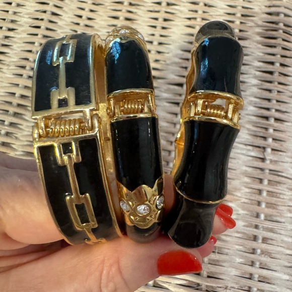 Bundle of 3 Talbots black and gold bracelets. - Picture 4 of 7